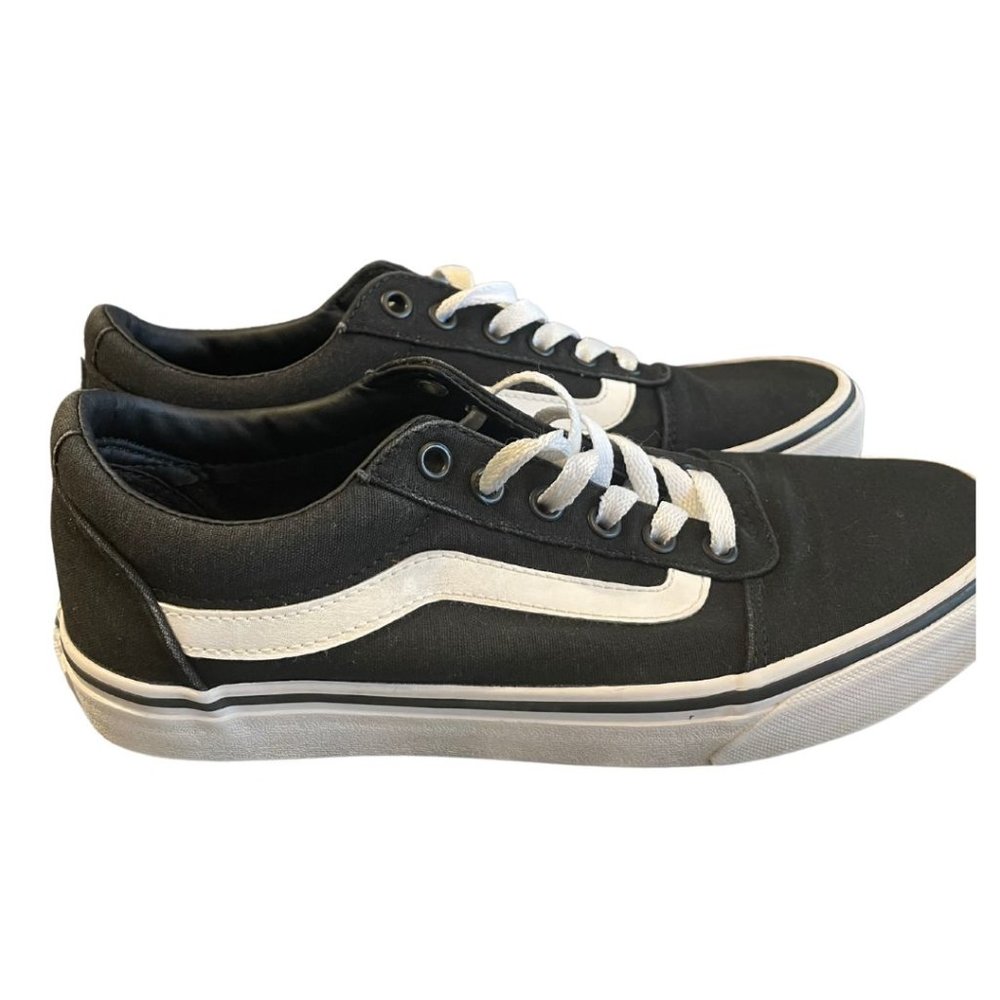 Vans Classic Low Top Canvas Skate Shoe Black & White, Womens 9/Mens 7